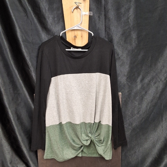 Yidarton Black Top with Multicolor Accents size womens L (Oversized) - Picture 5 of 14